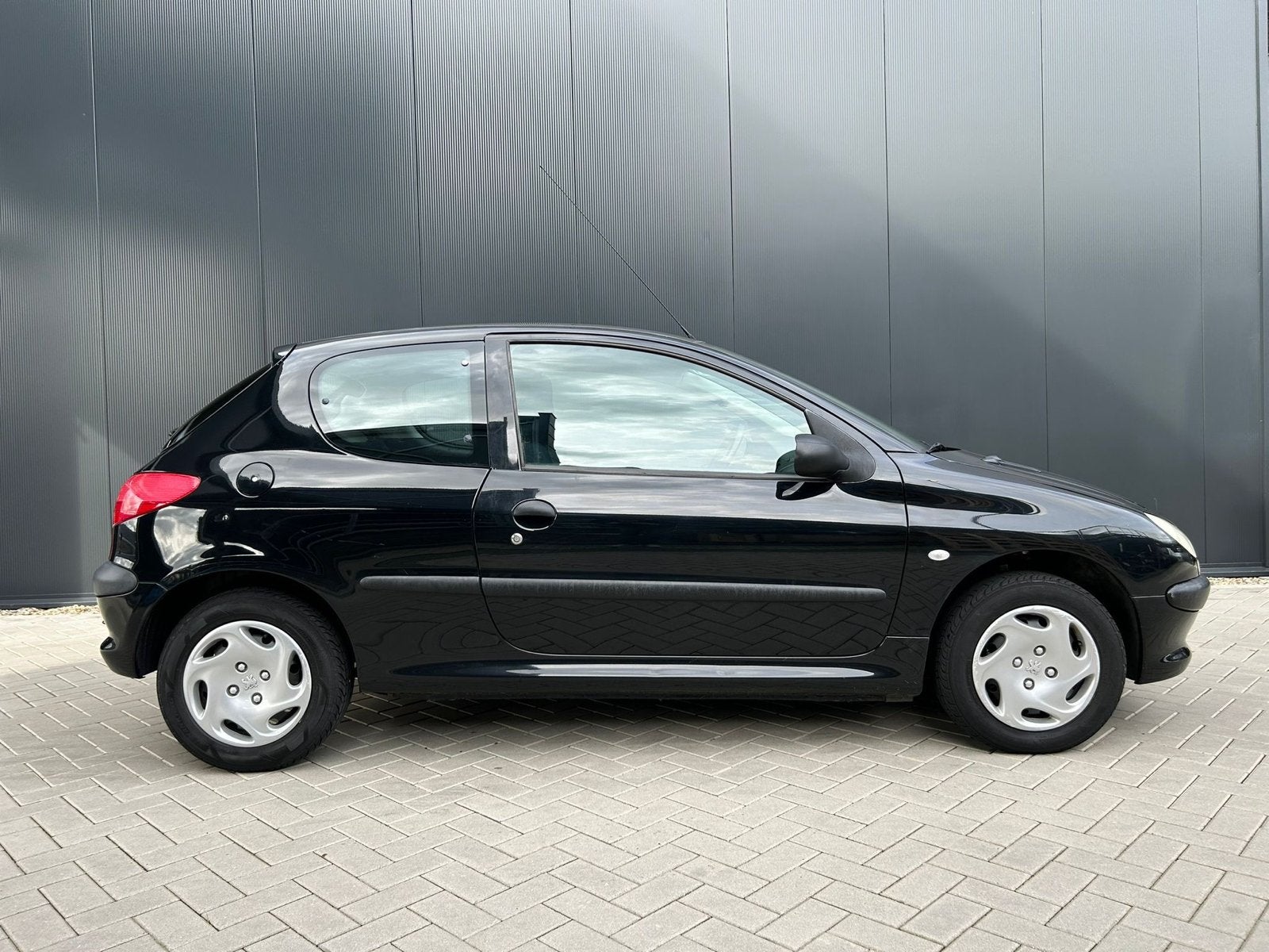 Peugeot 206 1.4 X-line 3D 2002 Zwart, Auto's, Peugeot, Voorwielaandrijving, 31 €/maand, 4 cilinders, Zwart