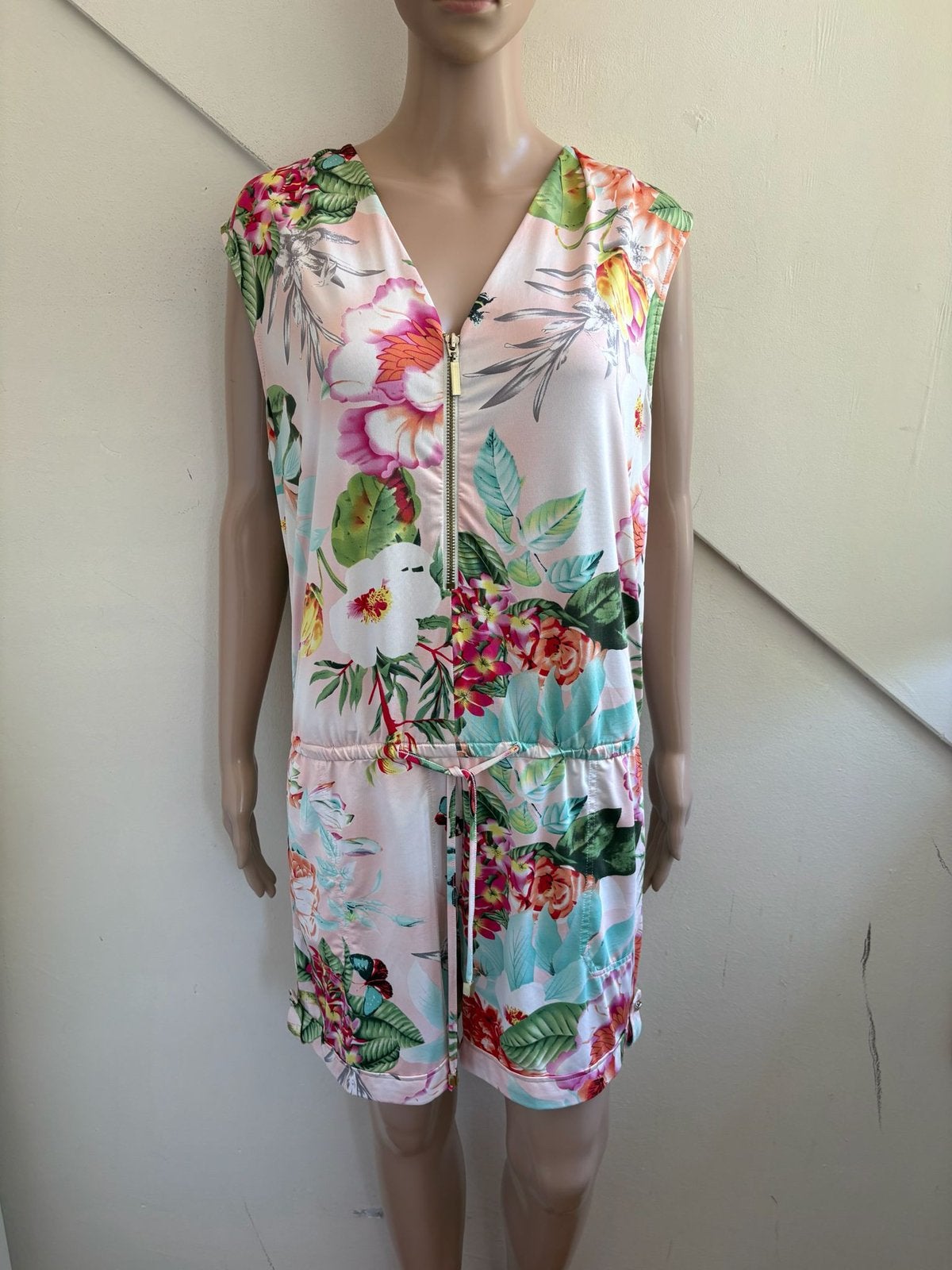 K-Design playsuit maat L roze korte jumpsuit bloemen, Kleding | Dames, Ophalen of Verzenden, Zo goed als nieuw, Maat 42/44 (L)
