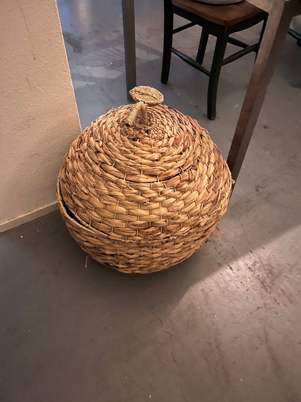 mand in de vorm van een appel, Ophalen, Zo goed als nieuw, Rond, Riet