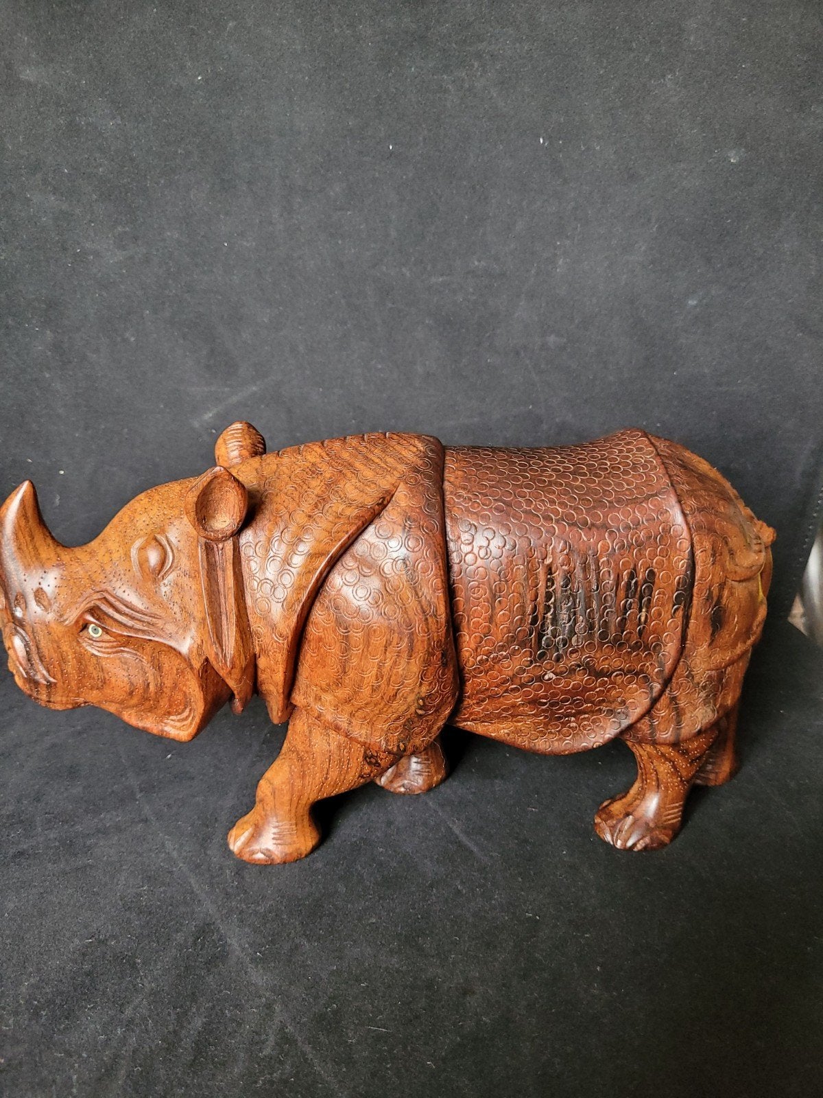 Handgesneden houten neushoorn beeld, Antiek en Kunst, Ophalen of Verzenden, 20 - 50 cm, Beeld, Hout