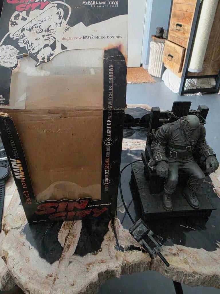 McFarlane Toys Sin City Marv Deluxe Box Set, Ophalen