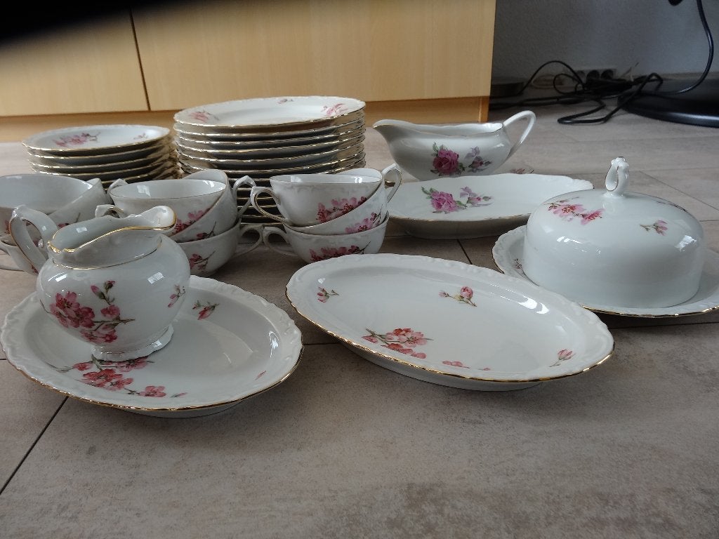 Kahla servies met rozé roosjes goud geschulpt randje, Ophalen of Verzenden