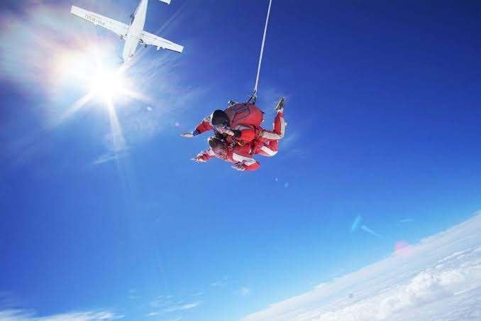 Tickets tandem parachutesprong of rondvlucht boven Texel, Drie personen of meer