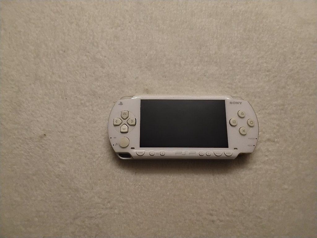 Psp 2004 ceramic white, Spelcomputers en Games, Ophalen of Verzenden, Zo goed als nieuw, Wit, PSP Go