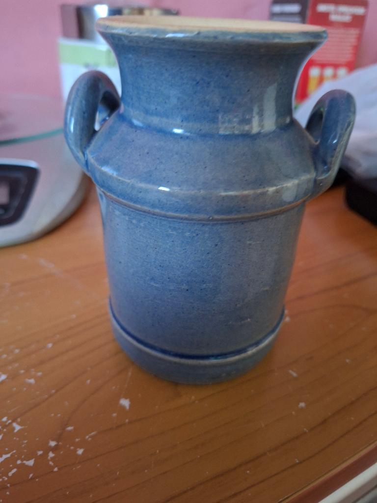 blauw vaasje, Huis en Inrichting, Woonaccessoires | Vazen, Blauw, Aardewerk of Porselein, Ophalen of Verzenden, Zo goed als nieuw