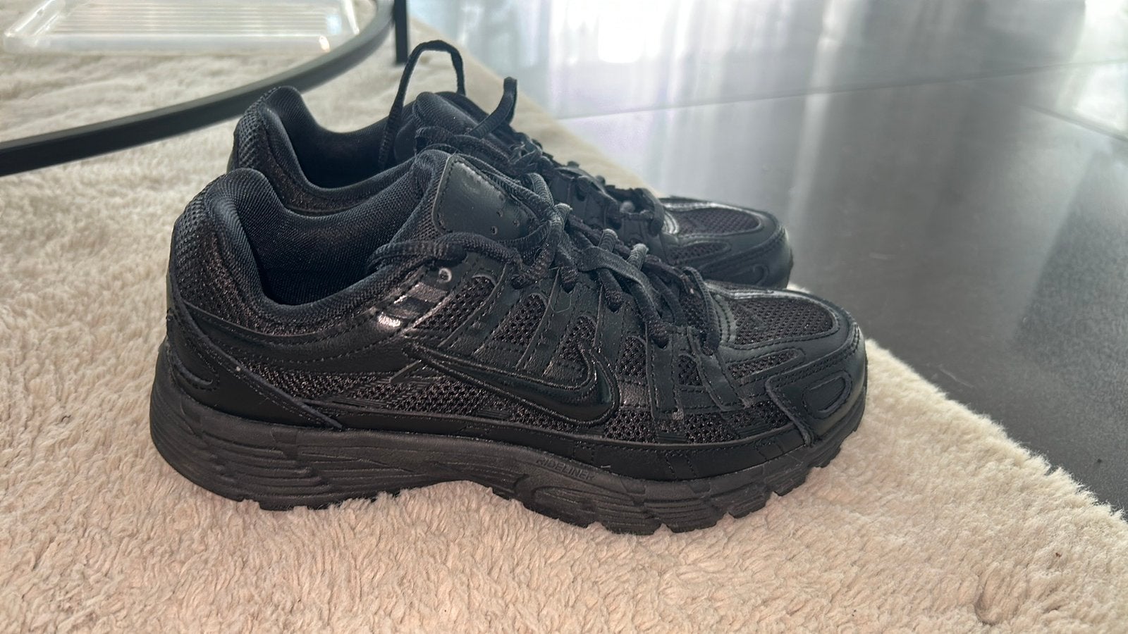Nike schoen maat 36,5 1 keer gedragen, Ophalen of Verzenden, Zo goed als nieuw, Zwart