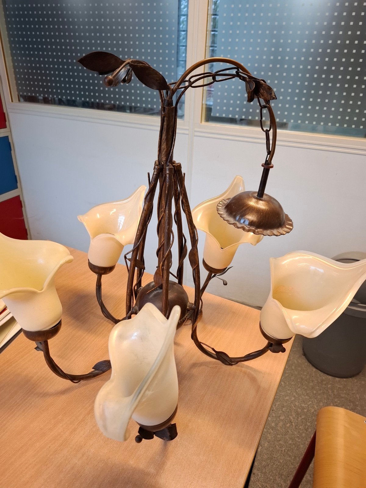 Kroonluchter met Bloemvormige Kappen, Ophalen, Gebruikt, E14 (klein), Glas