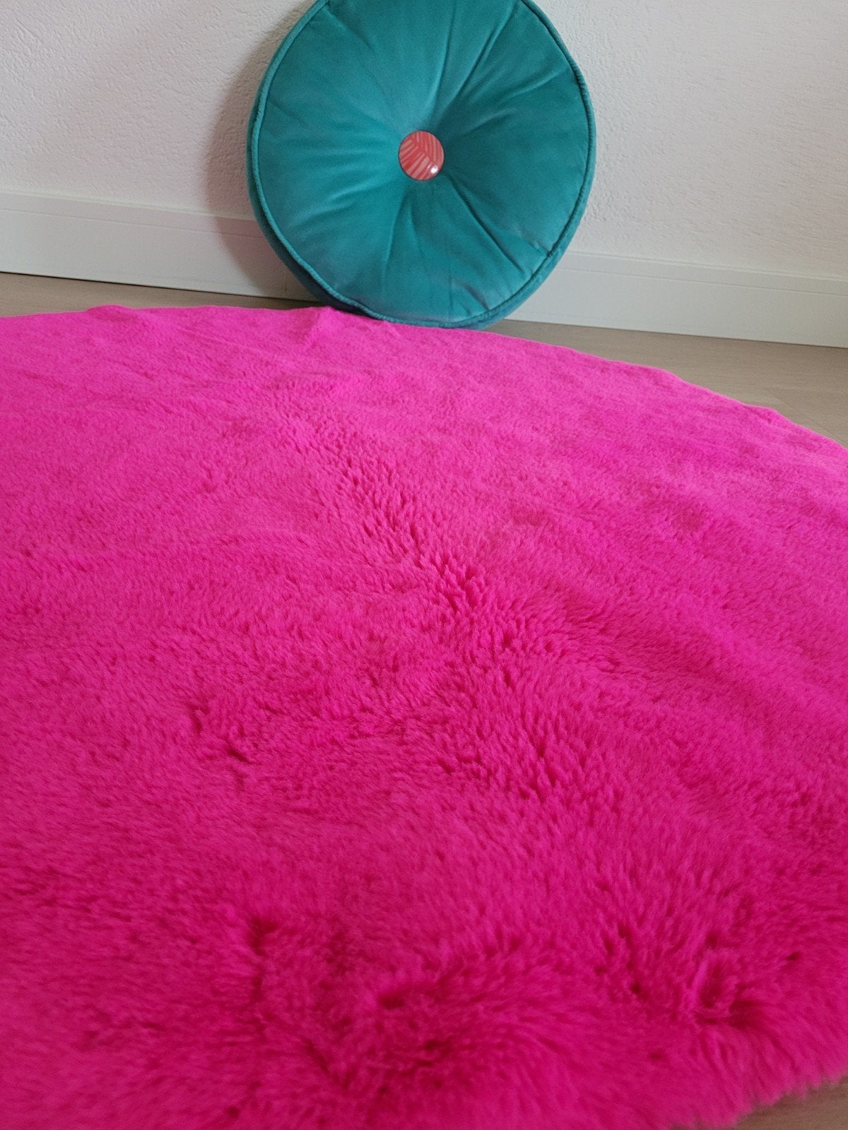 T.E.A.B. Roze rond vloerkleed en turquoise kussen, Overige merken, Inclusief binnenkussen, Rond, Ophalen of Verzenden