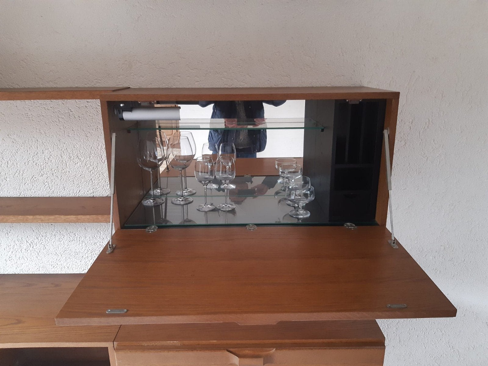 Vintage wandmeubelkast, Huis en Inrichting, Kasten | Wandmeubels, Ophalen, Gebruikt, Glas, Minder dan 150 cm