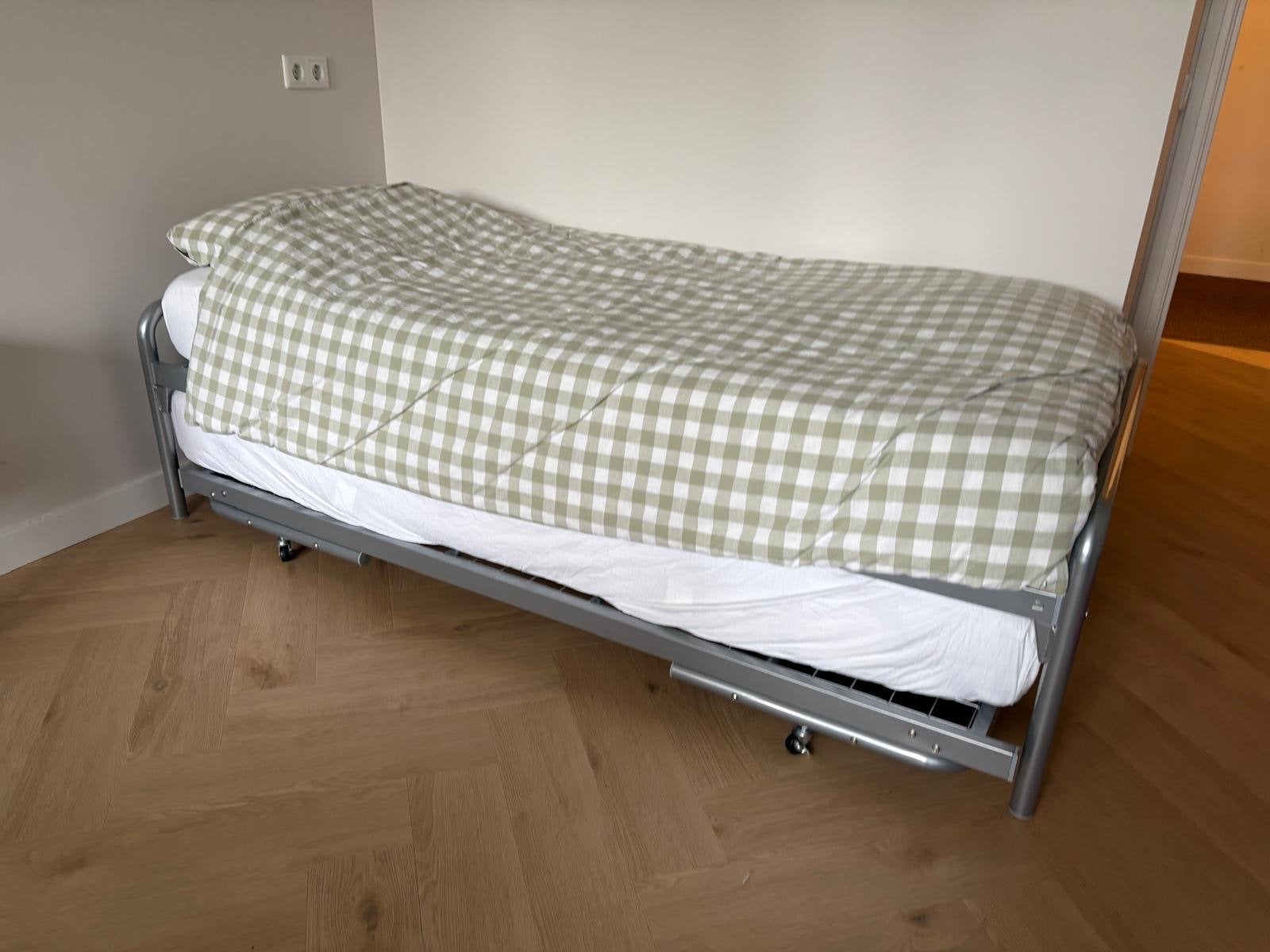 Bed met onderschuifbed - 1-2 persoons, incl. Nieuwe donsen, Ophalen, Overige kleuren, Tweepersoons, Zo goed als nieuw