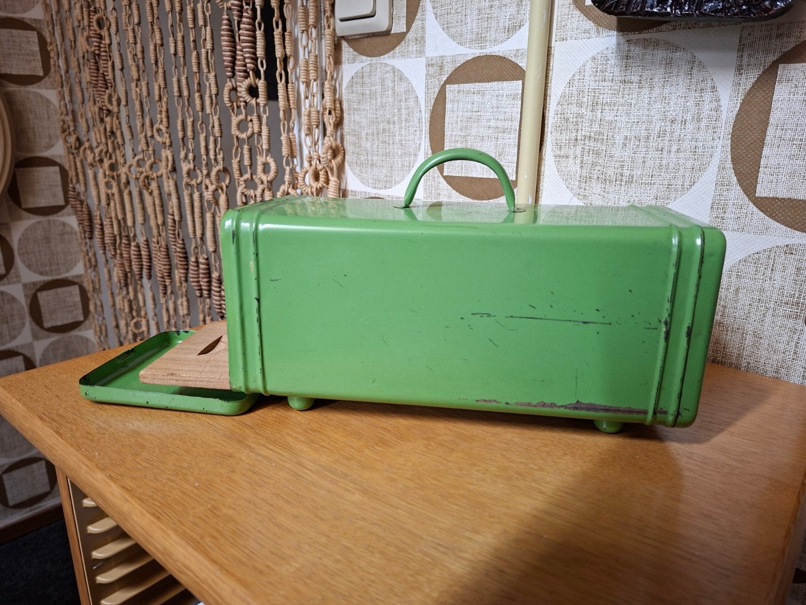 Vintage (ontbijt)koektrommel met houten plank - Groen, Overige typen, Ophalen of Verzenden, Gebruikt, Groen