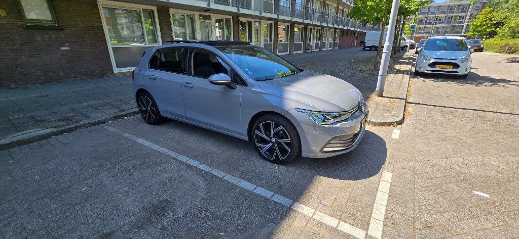Volkswagen Golf 1.5 TSI 130pk 2022 Grijs full options, Voorwielaandrijving, Stof, Euro 6, Overige kleuren