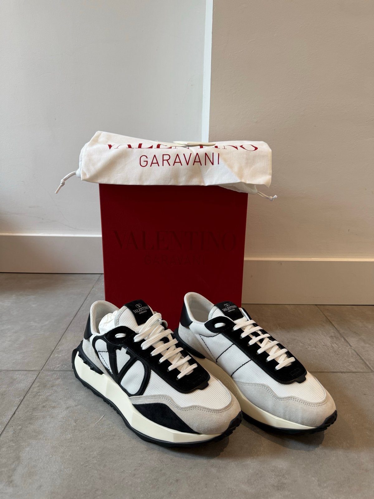 Valentino Garavani Netrunner sneakers nieuw in doos maat 44, Wit, Nieuw, Ophalen of Verzenden, Sneakers of Gympen
