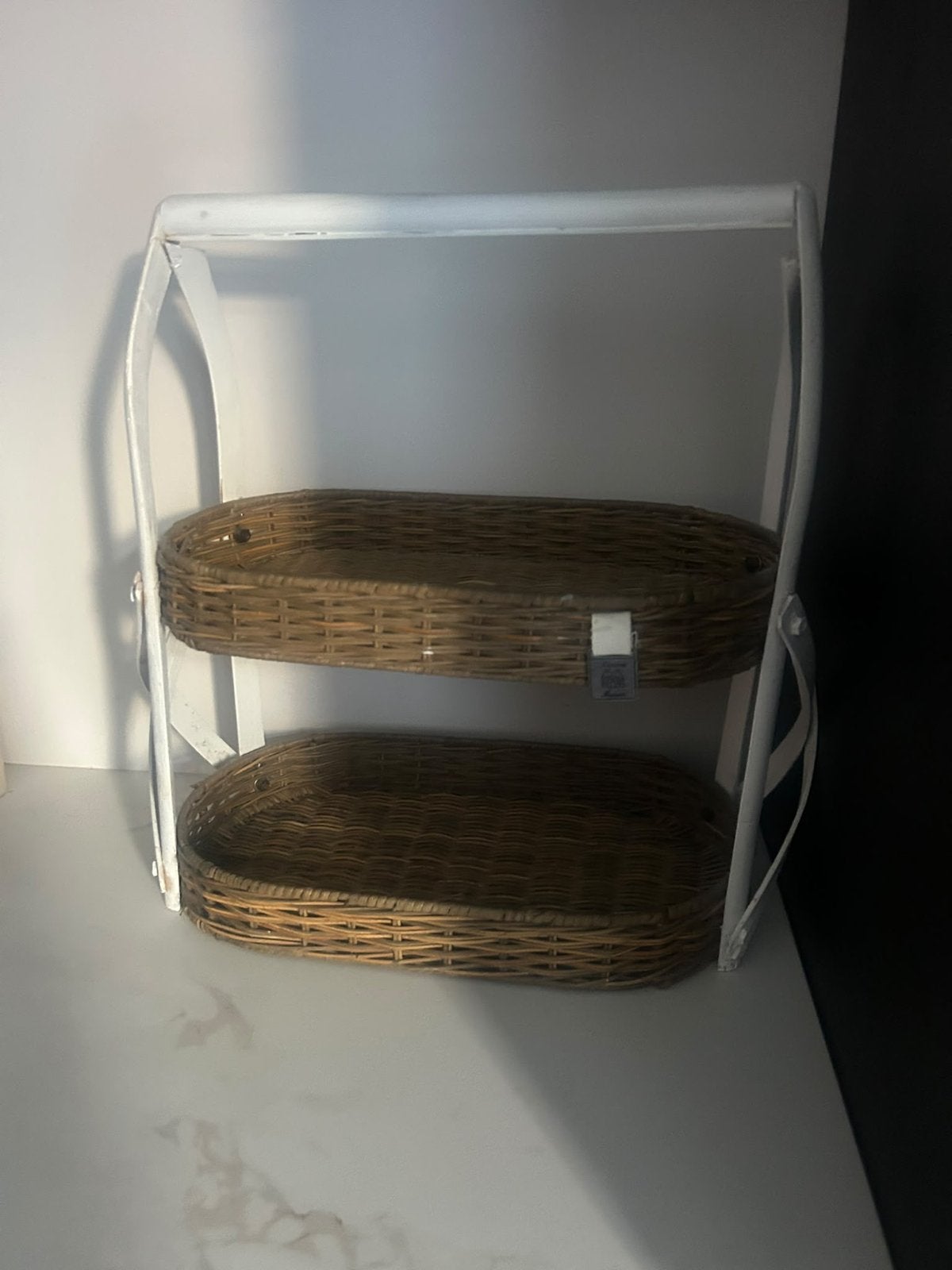 Decoratieve etagère met rieten mandjes Riviéra Maison, Huis en Inrichting, Ophalen, Gebruikt, Landelijk, Metaal