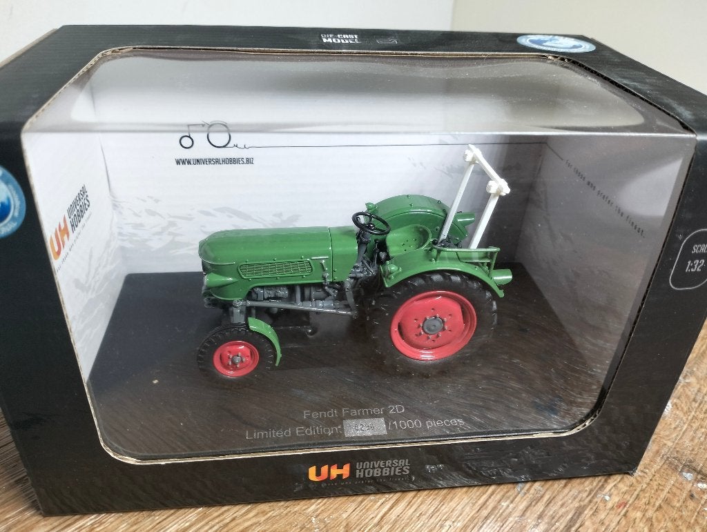 Te koop UH Fendt Farmer 2D Limited Edition. (M), Ophalen of Verzenden, Zo goed als nieuw, Tractor of Landbouw, Universal Hobbies