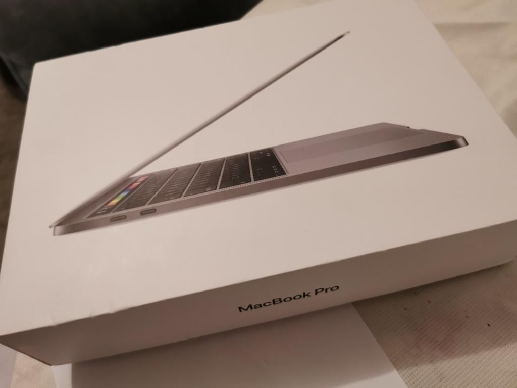 Macbook pro 2019 13.3 scherm defect., Computers en Software, Apple Macbooks, MacBook Pro, Gebruikt, 2 tot 3 Ghz, Qwerty