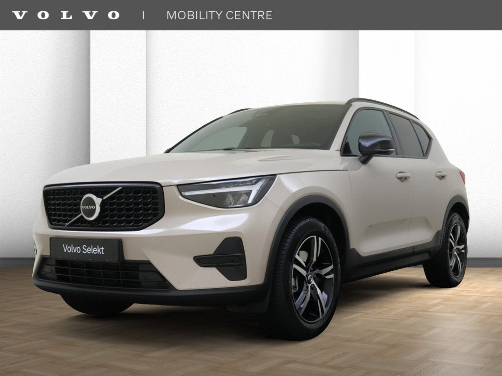 Volvo XC40 B4 Plus Dark | Trekhaak | Panoramadak | Dodehoekd