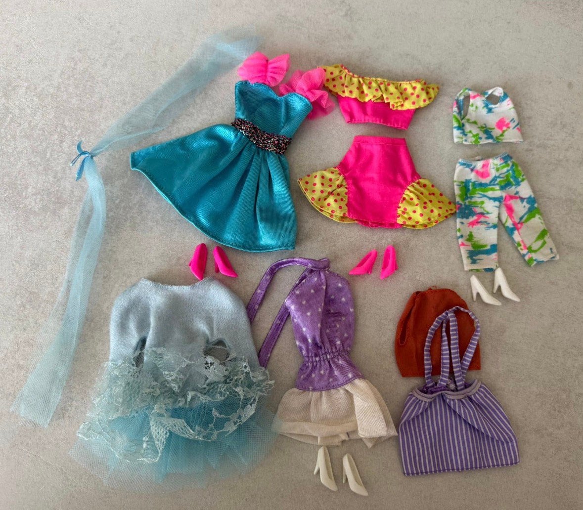 Barbie kleding en accessoires jaren 80/90, Verzamelen, Poppen, Ophalen of Verzenden, Gebruikt, Kleertjes