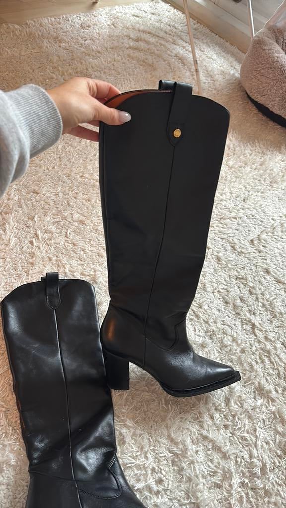 NIKKIE Boots/laarzen, Kleding | Dames, Schoenen, Ophalen of Verzenden, Zo goed als nieuw, Zwart