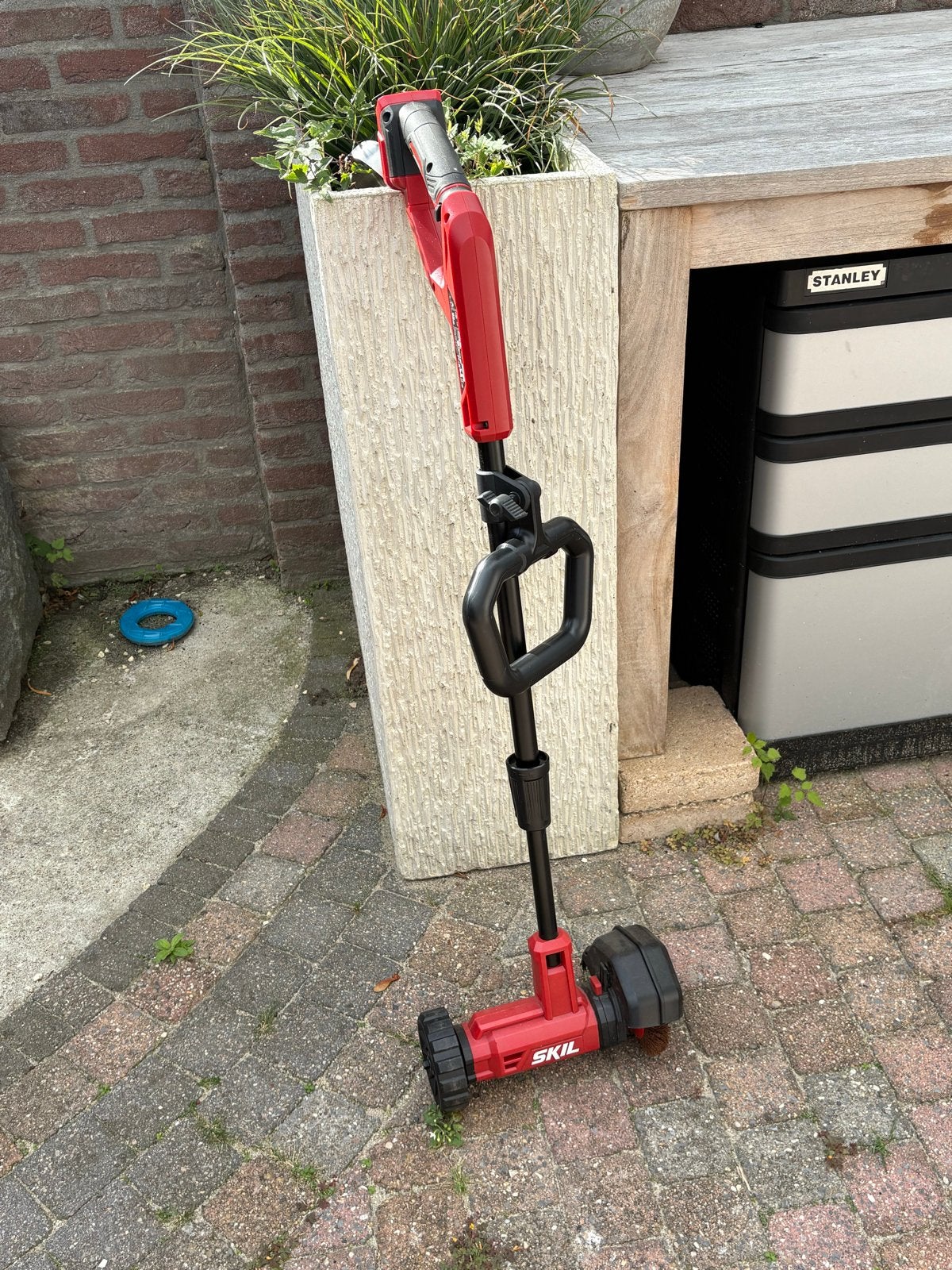 SKIL onkruidborstel met 2 accu's, Ophalen of Verzenden, Gebruikt, Overige soorten