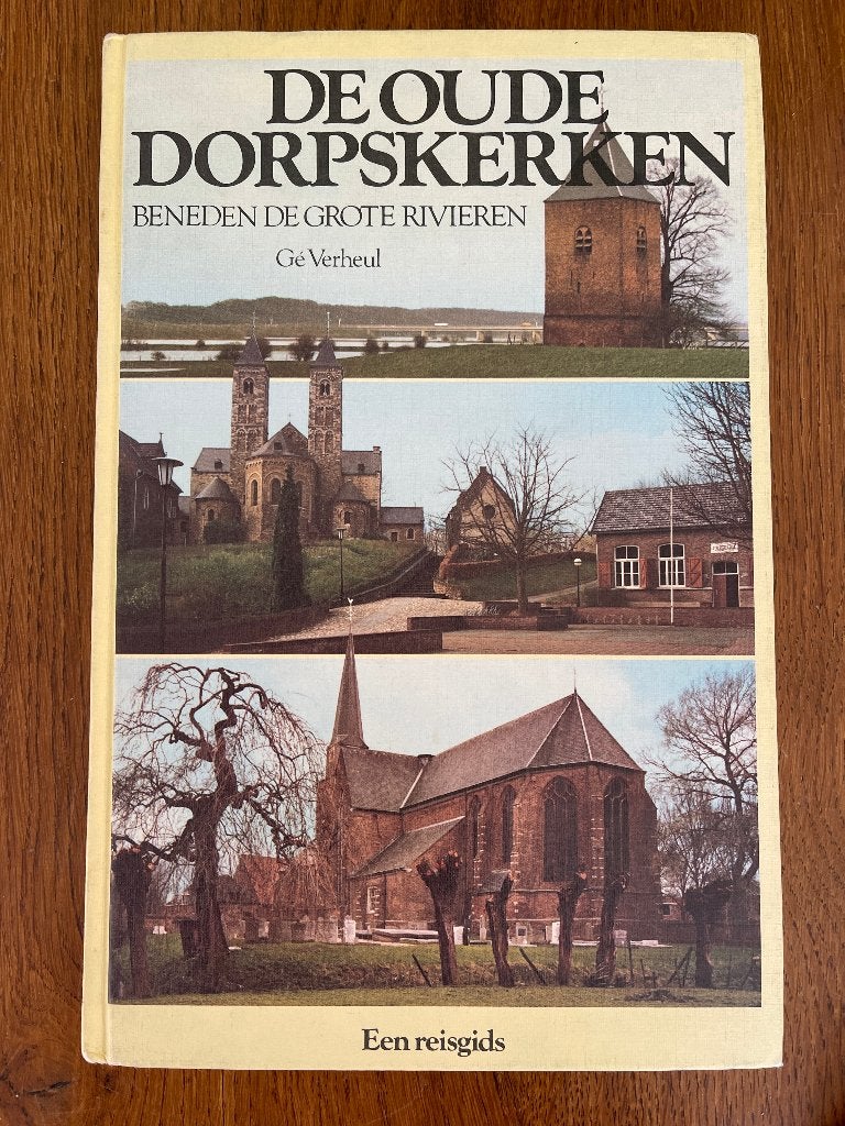 "De oude Dorpskerken" 'Beneden de grote rivieren' Gé Verheul, Boeken, Reisgidsen, Overige merken, Europa, Ophalen of Verzenden
