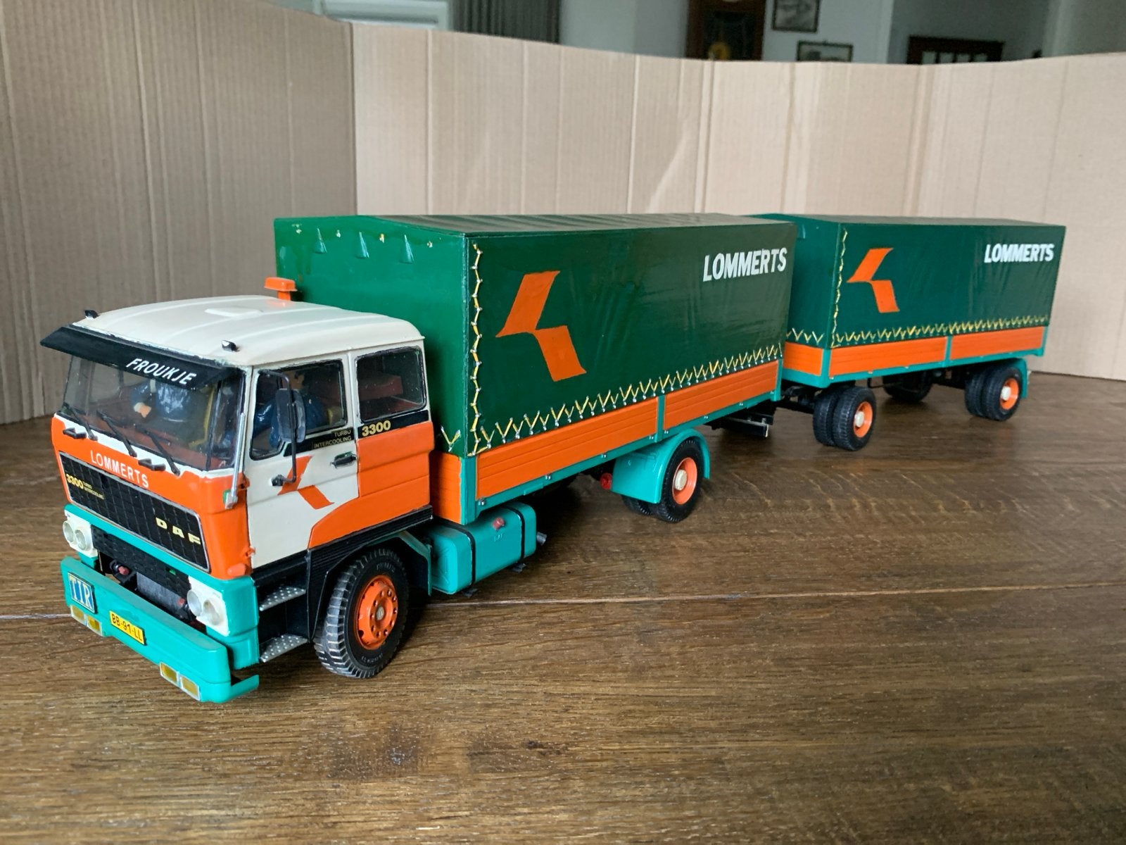Kunststof Vrachtwagen DAF 3300 met trailer 1:24, Overige merken, Gebruikt, Groter dan 1:32, Ophalen of Verzenden