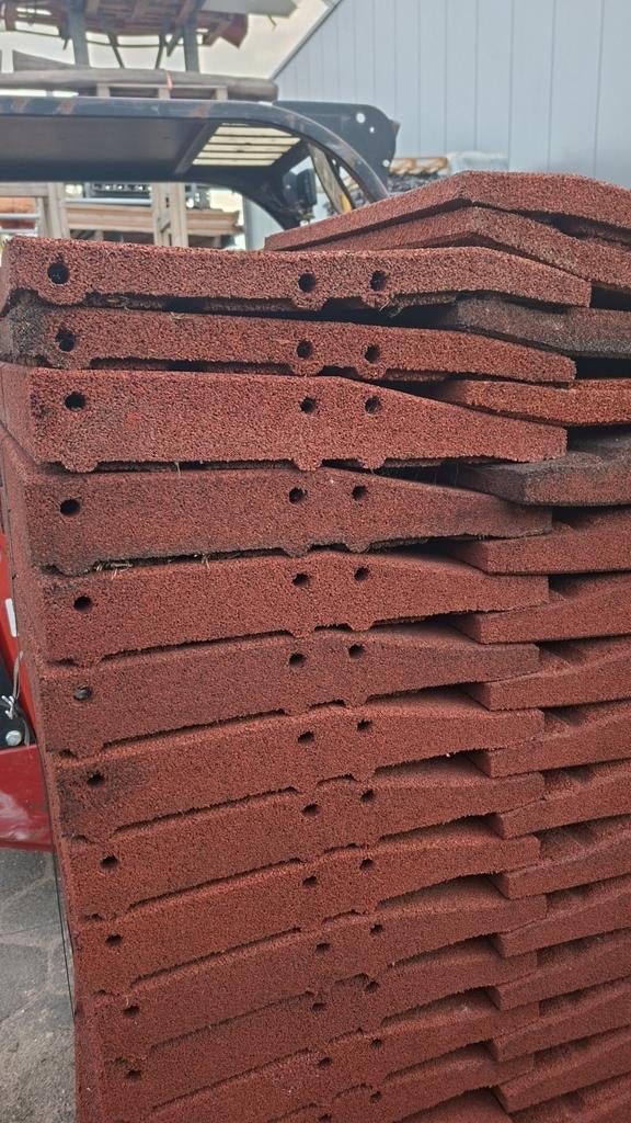 Nieuwe rubberen schuinoplopende tegels 50x50x8 cm - 18m², Ophalen, Overige typen, Rubber, Nieuw