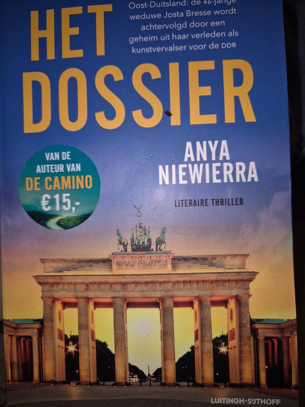 Het Dossier - Anya Niewierra (Literaire thriller), Boeken, Ophalen of Verzenden, Gelezen, Anya Niewierra, Europa overig