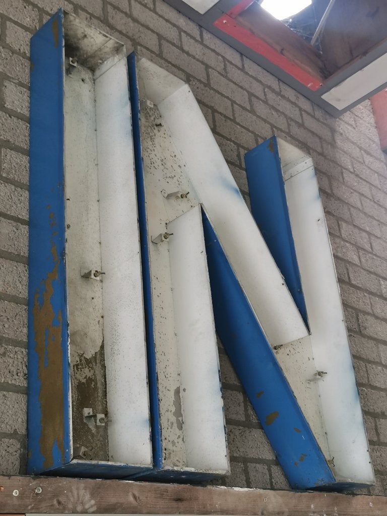 Mega grote letters IN, Antiek en Kunst, Ophalen