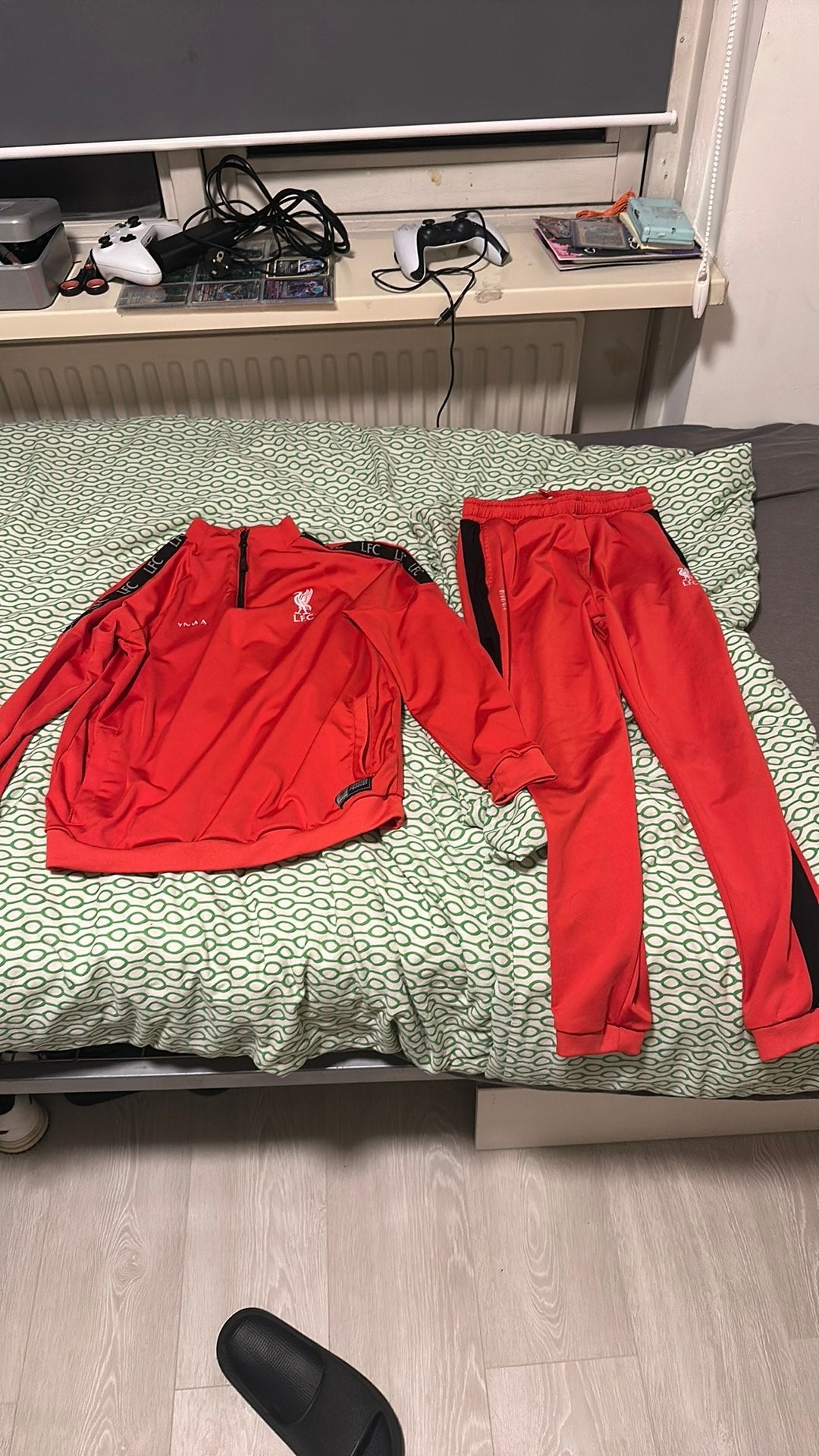 Trainingspak liverpool, Overige maten, Ophalen of Verzenden, Zo goed als nieuw, Voetbal