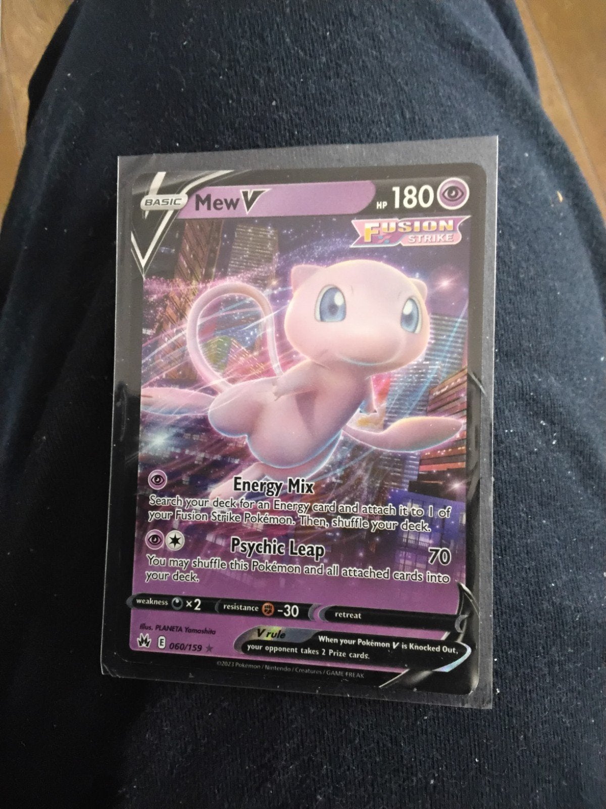Te koop mooie Mew, Hobby en Vrije tijd, Verzamelkaartspellen | Pokémon, Ophalen of Verzenden, Zo goed als nieuw