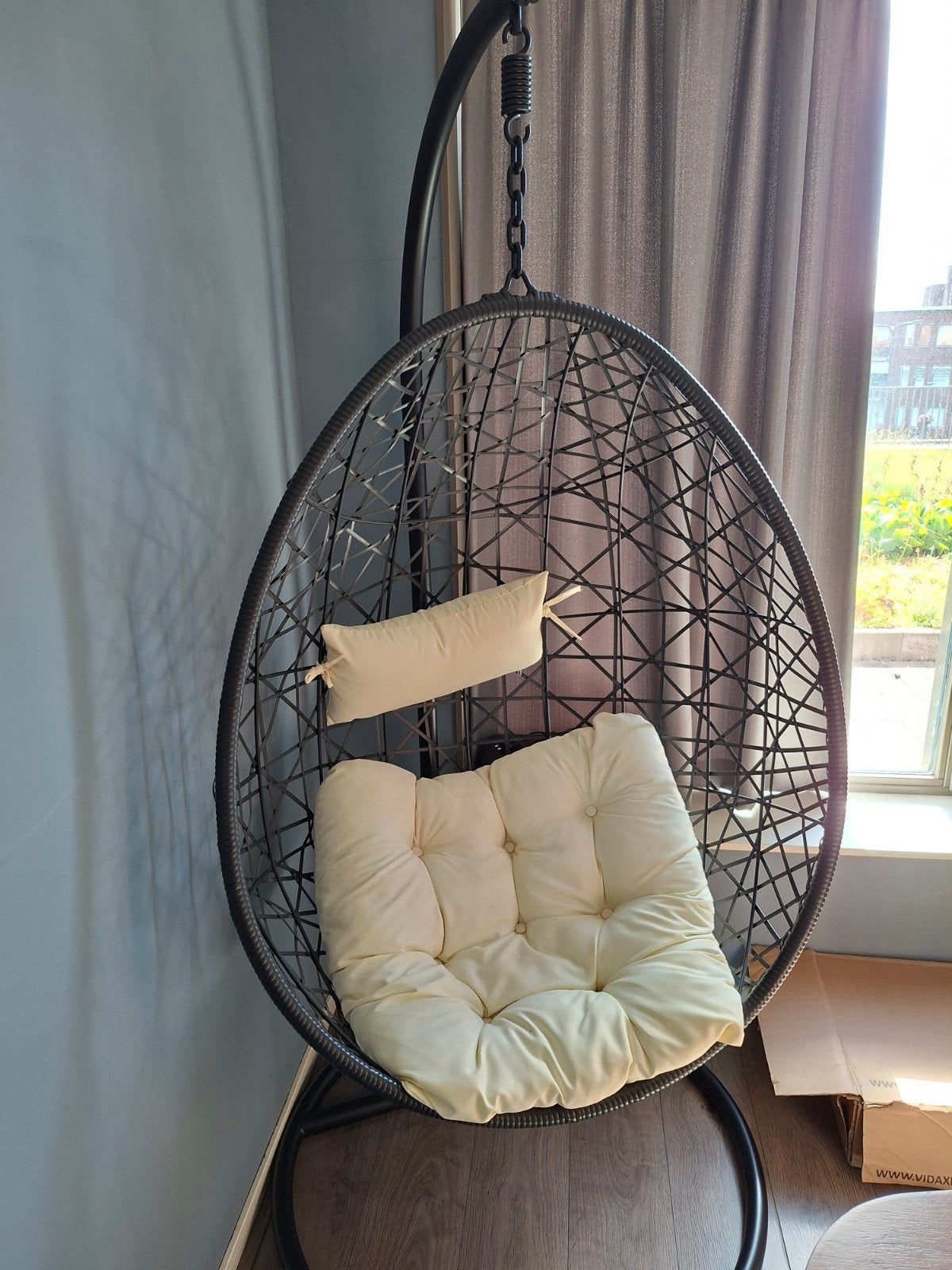 Comfortabele hangstoel met standaard en kussens, Huis en Inrichting, Stoelen, Ophalen, Gebruikt, Modern, Bohemian, Zwart