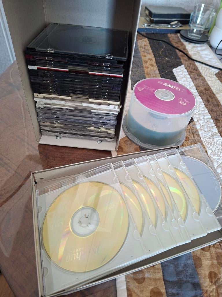 CD's en DVD's, spindel met CD's en lege doosjes, Ophalen of Verzenden