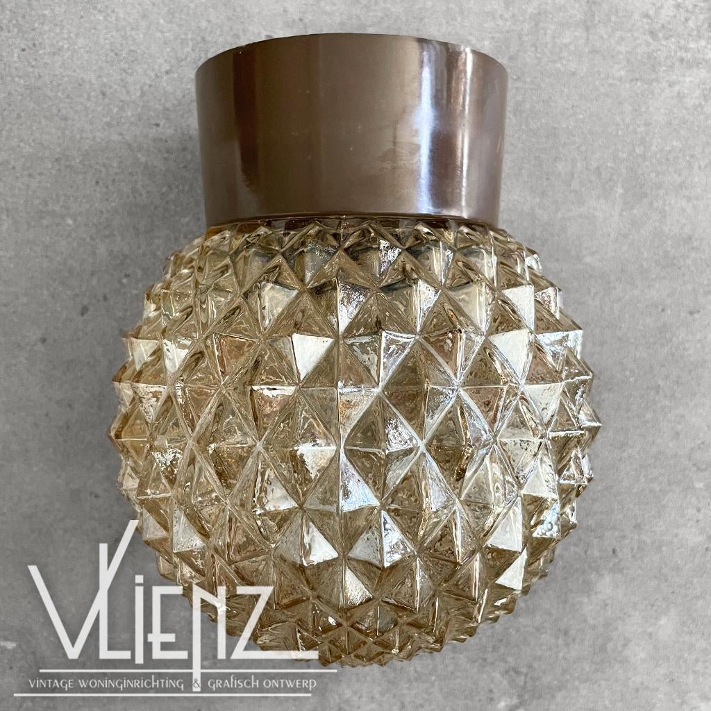 Vintage, midcentury bollamp, plafondlamp amberkleurig glas, Verzamelen, Retro, Huis en Inrichting, Ophalen of Verzenden