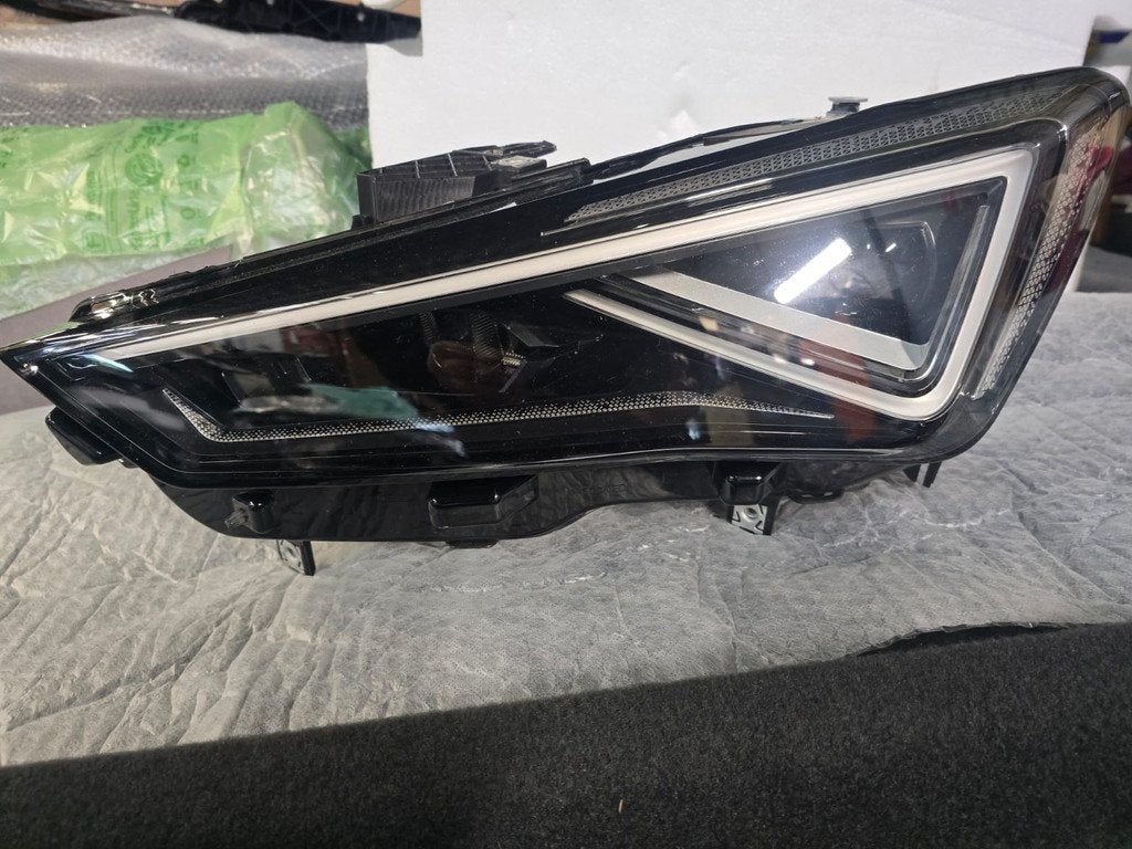 Seat Cupra Leon 5FA 20-24 LED Koplamp Links 5FB941035B, Auto-onderdelen, Verlichting, Gebruikt, Autovia A-2, Km 585 585
08760  Martorell, ES