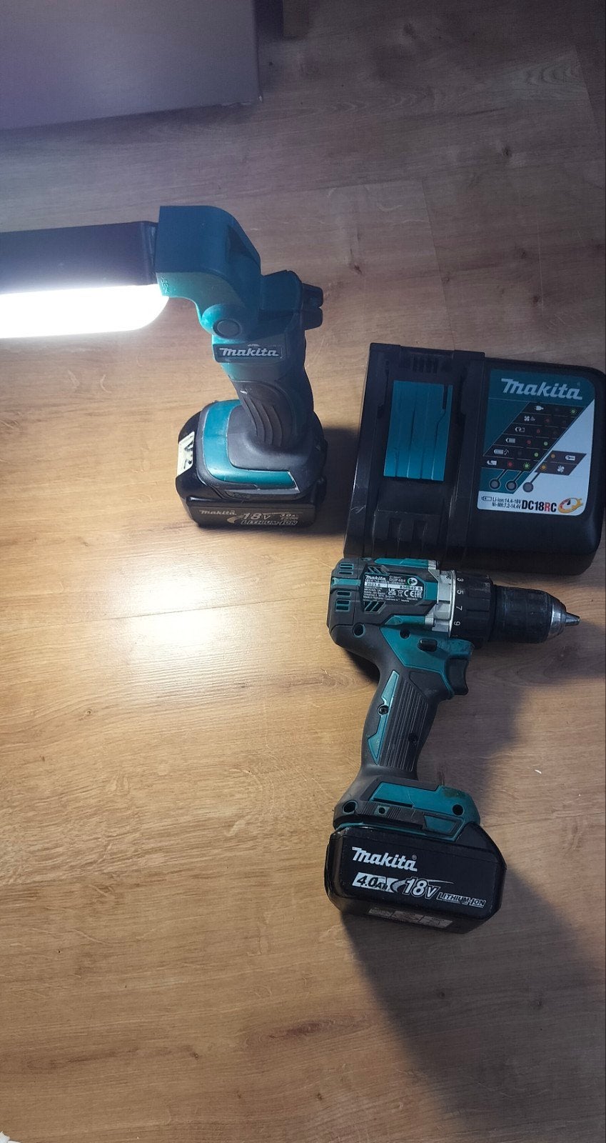 Makita en lampje !, Ophalen of Verzenden, Boor- en Schroefmachine