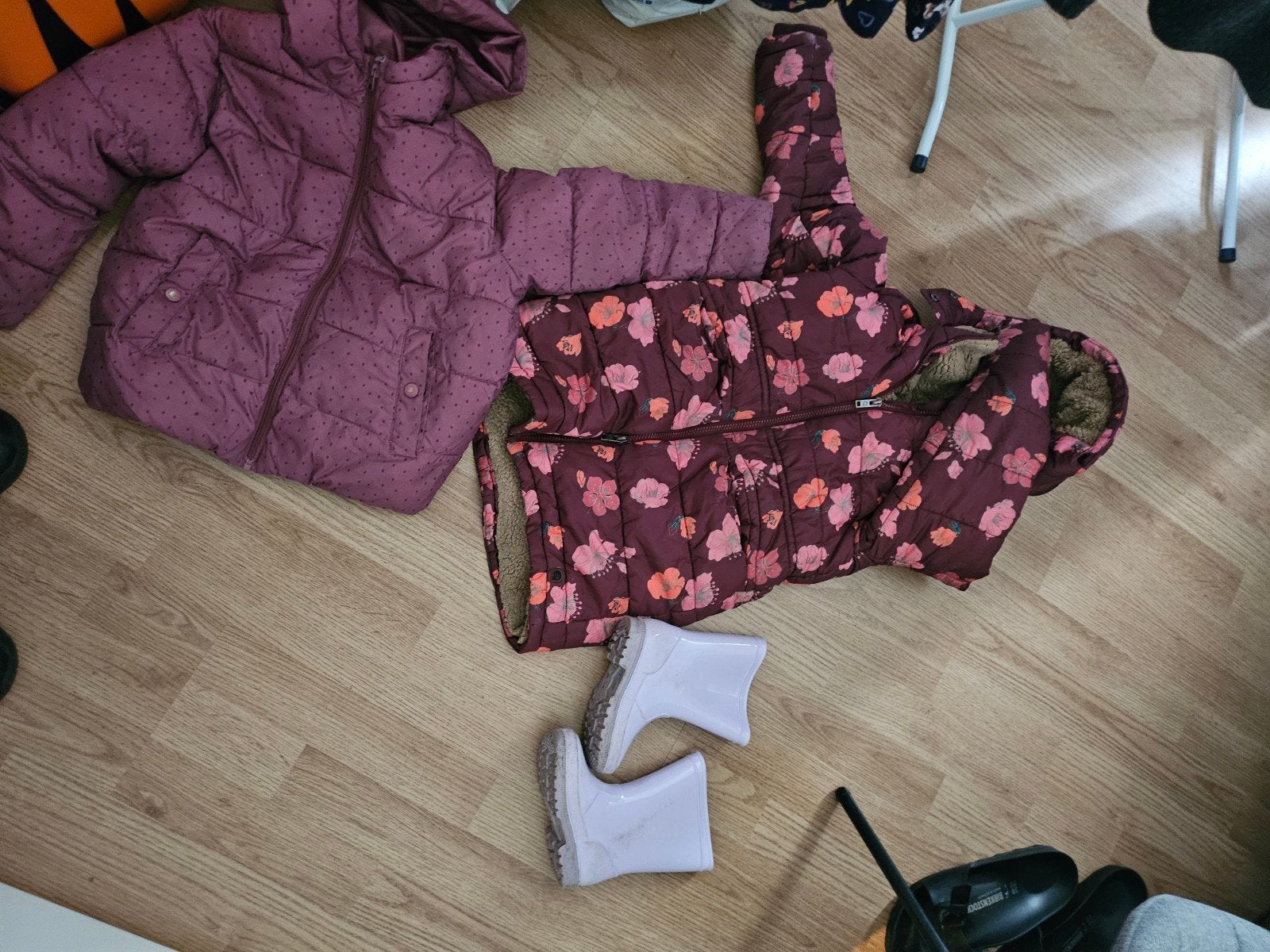 Winterjassen en laarzen voor meisjes (4-5 jaar, maat 24), Ophalen, Zo goed als nieuw, Meisje