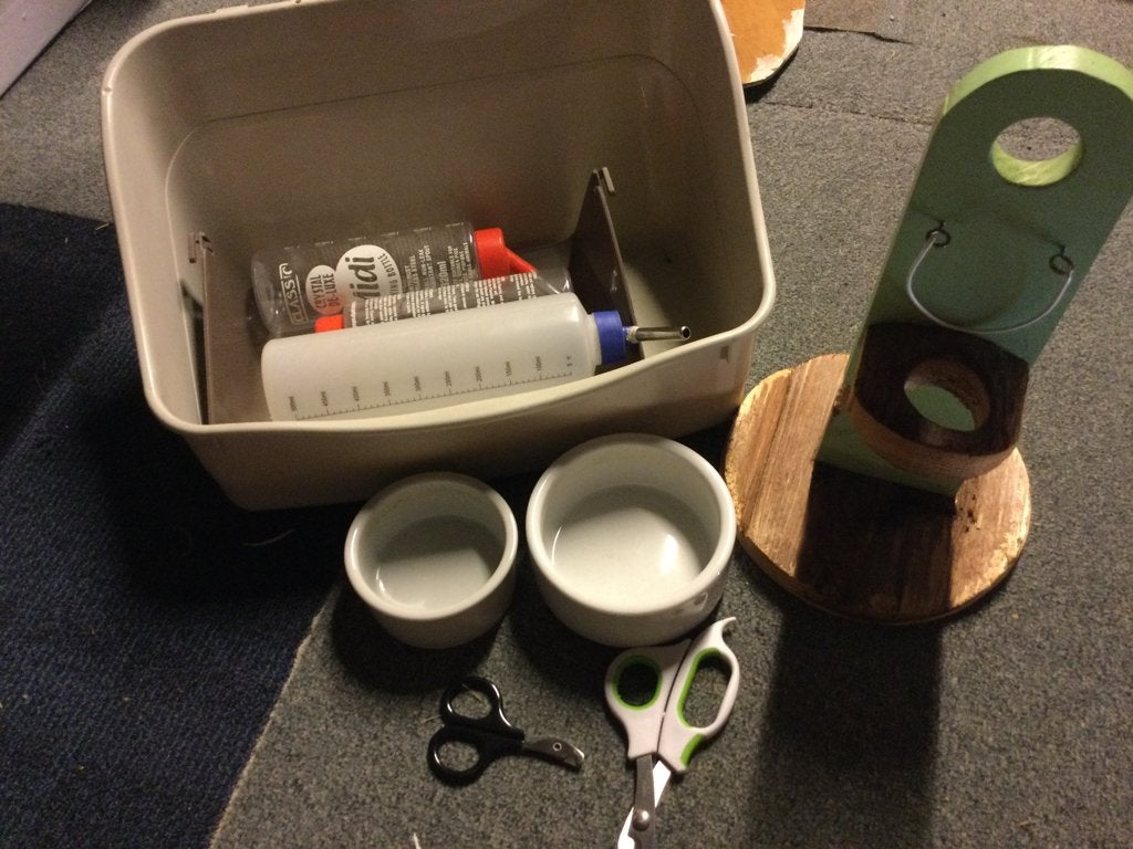 Konijn / cavia drinkflessen, bakjes, nagelschaartjes ed., Dieren en Toebehoren, Ophalen of Verzenden, Zo goed als nieuw, Transportkoffer of -box