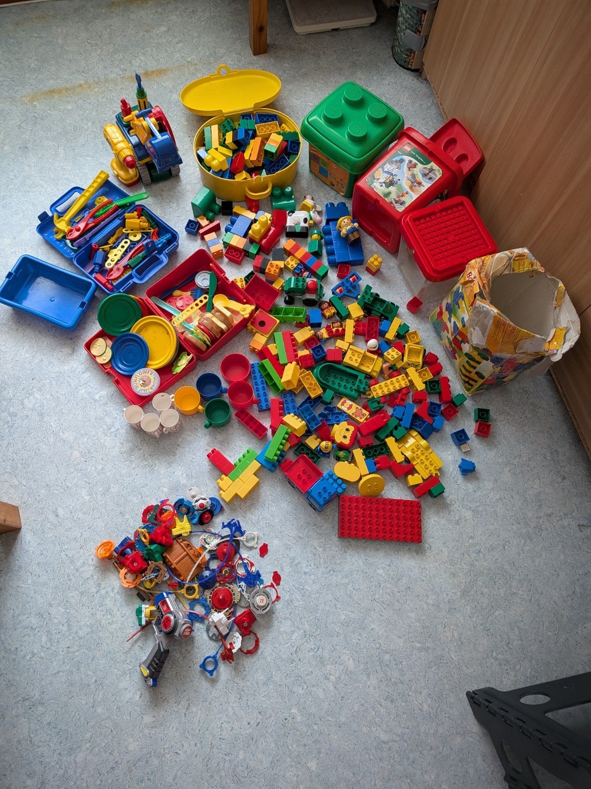 Lego ,Kiddy tools,Picknickset  en Bayblade Dragon V, Gebruikt, Lego, Ophalen of Verzenden, Complete set