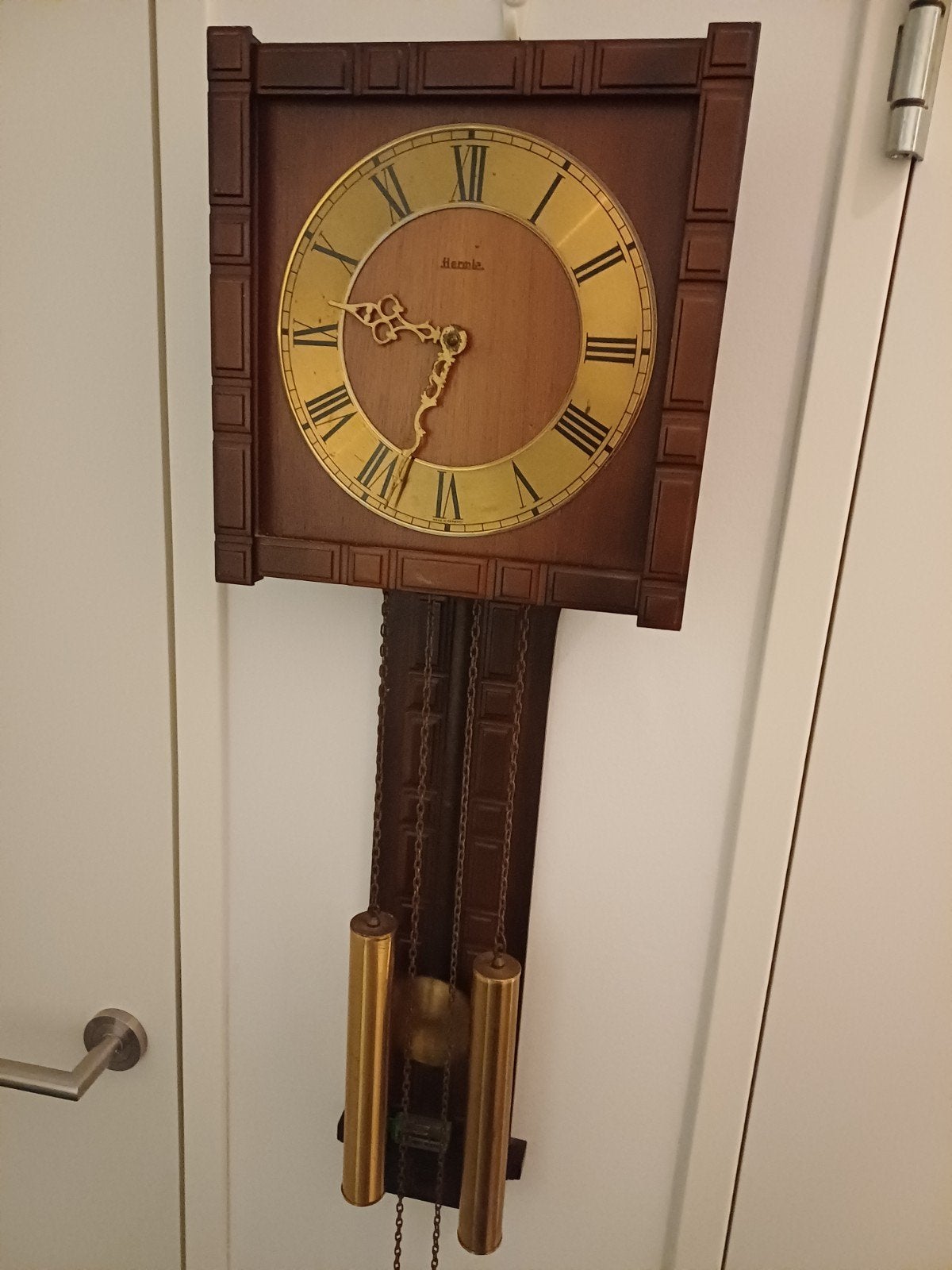 Antieke goed werkende Hermle Hangklok Klok, Antiek en Kunst, Verzenden