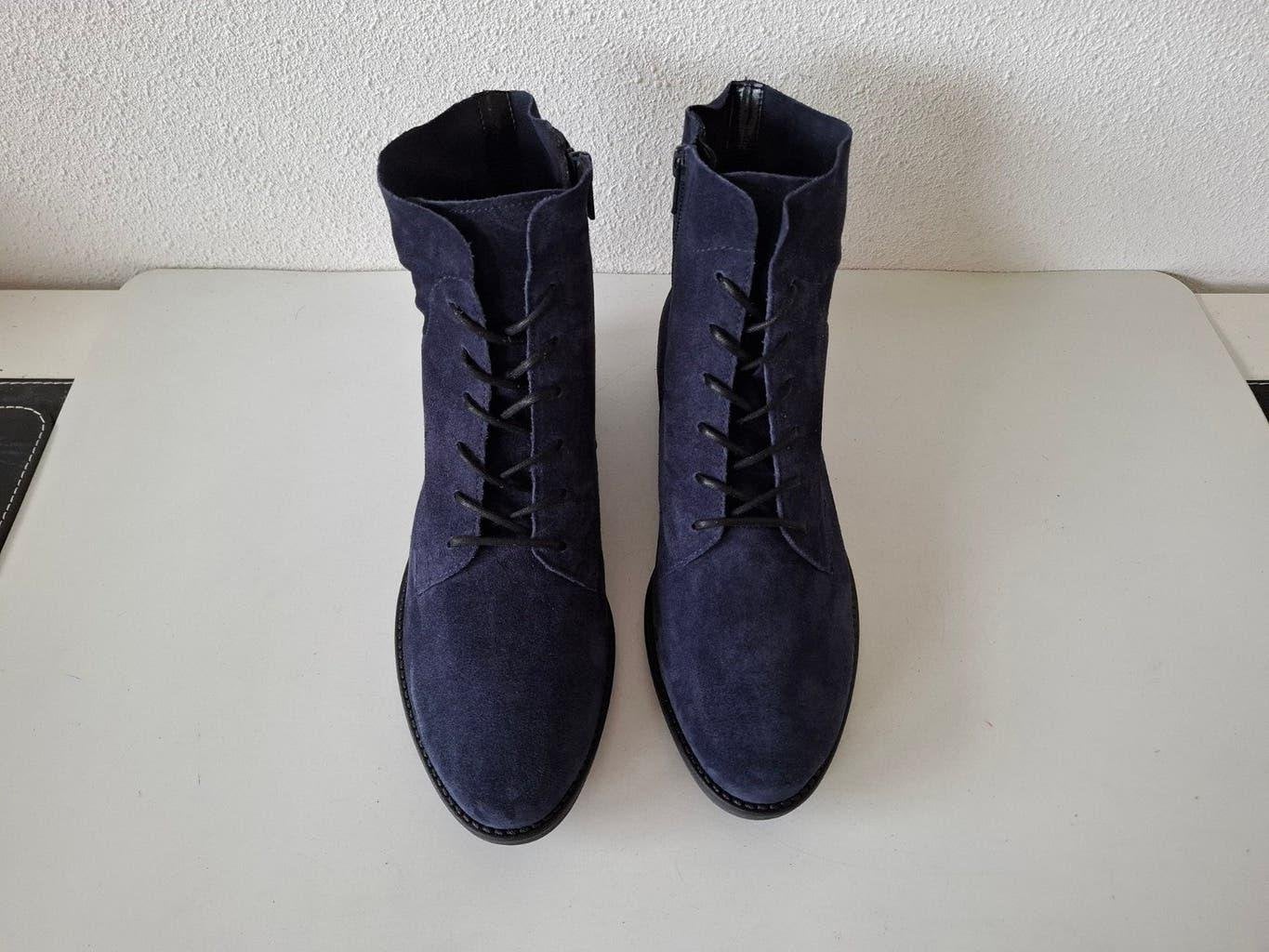 Gabor maat 39 donker blauwe laarzen rits veters bijna nieuw, Kleding | Dames, Blauw, Lage of Enkellaarzen, Gabor, Ophalen of Verzenden