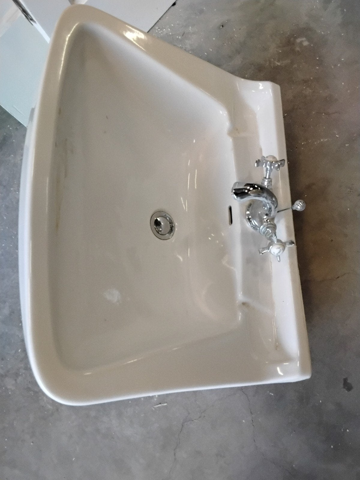 Wastafel met kraan en beugels - Zo goed als nieuw, Ophalen, Zo goed als nieuw, Chroom, Wastafel