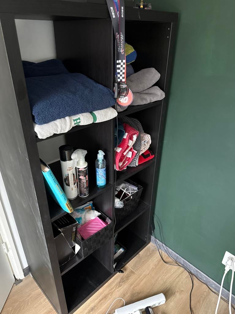Gratis Zwarte IKEA KALLAX kast met 8 vakken, Ophalen, Met plank(en), Gebruikt, 50 tot 100 cm