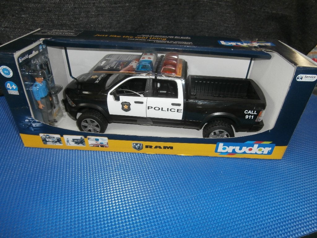 Bruder nieuwe RAM 2500 Politieauto met Agent en Licht/Geluid, Ophalen, Nieuw