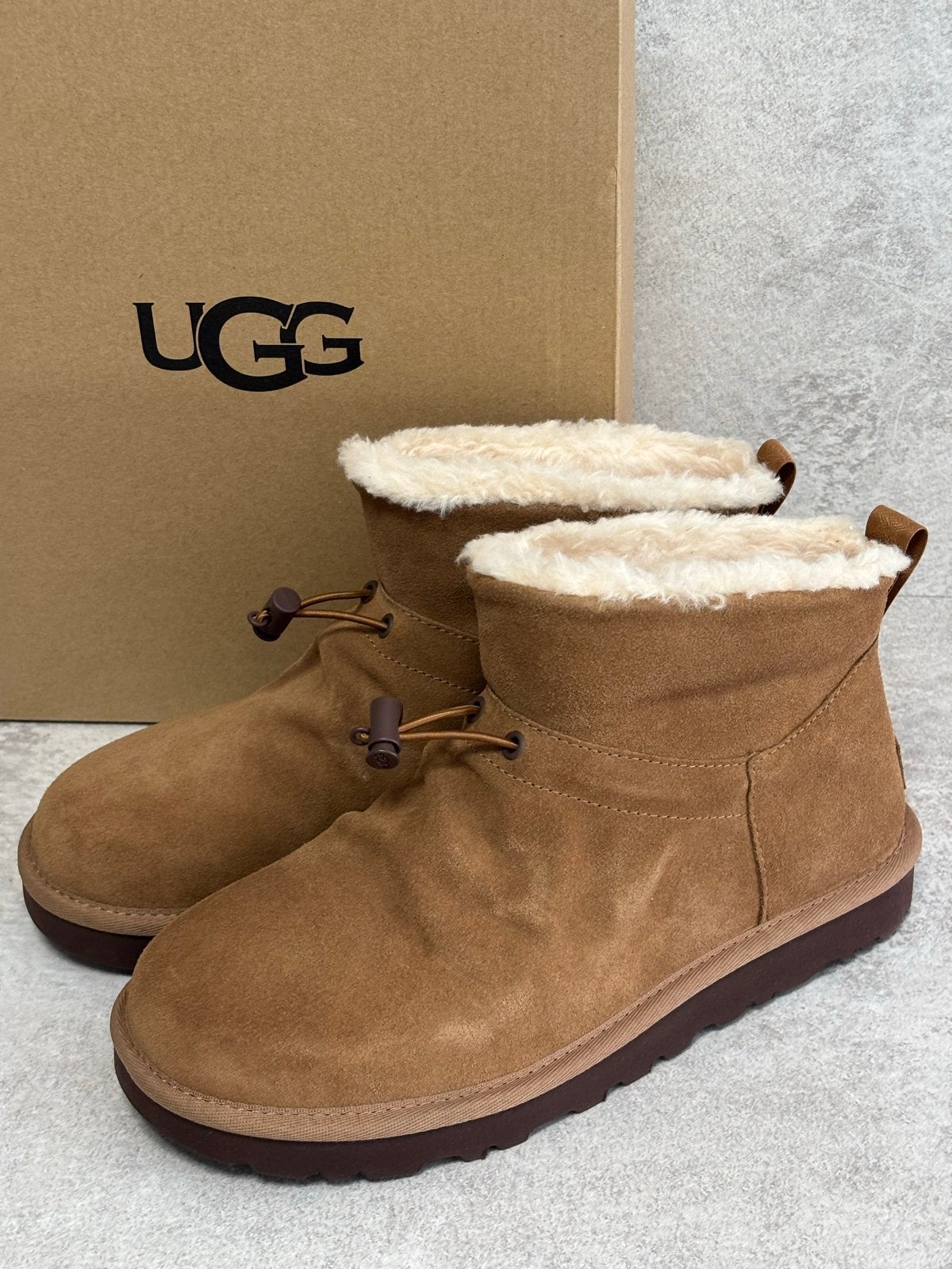 Nieuwe UGG Classic Mini Toggler laarzen - Maat 39 - 1185, Bruin, Lage of Enkellaarzen, Nieuw, Ophalen of Verzenden