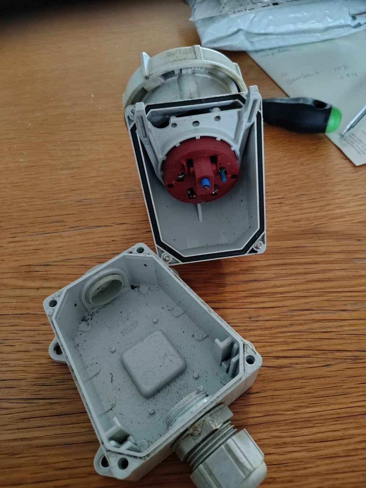 WCD Mennekes 380 V - Gebruikt maar goed, schroefdeksel, Ophalen of Verzenden, Gebruikt, Stopcontact