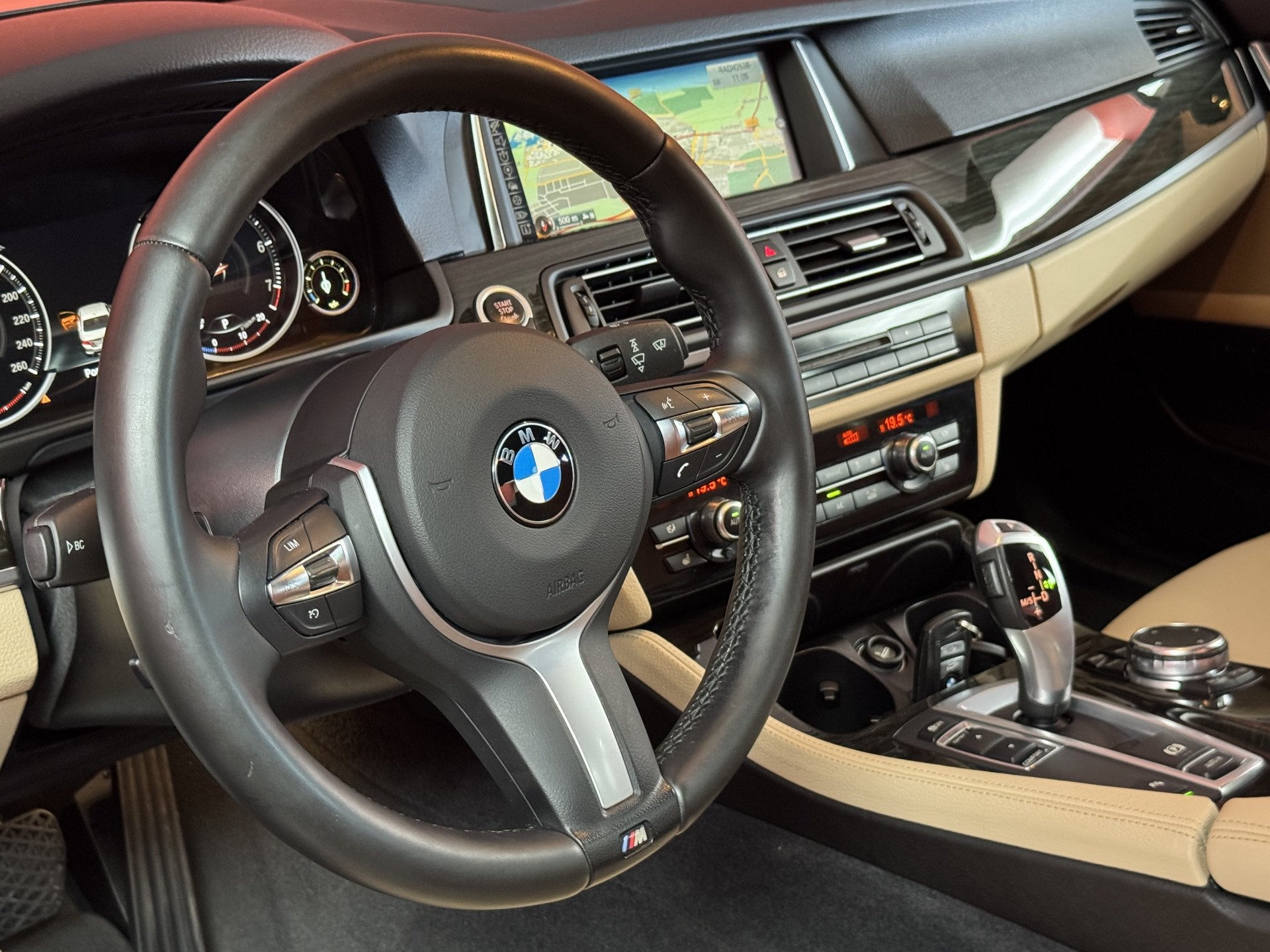 BMW 5 Serie 528i M Sport Edition | Memory | Harman Kardon |, Automaat, Gebruikt, 4 cilinders, Zwart