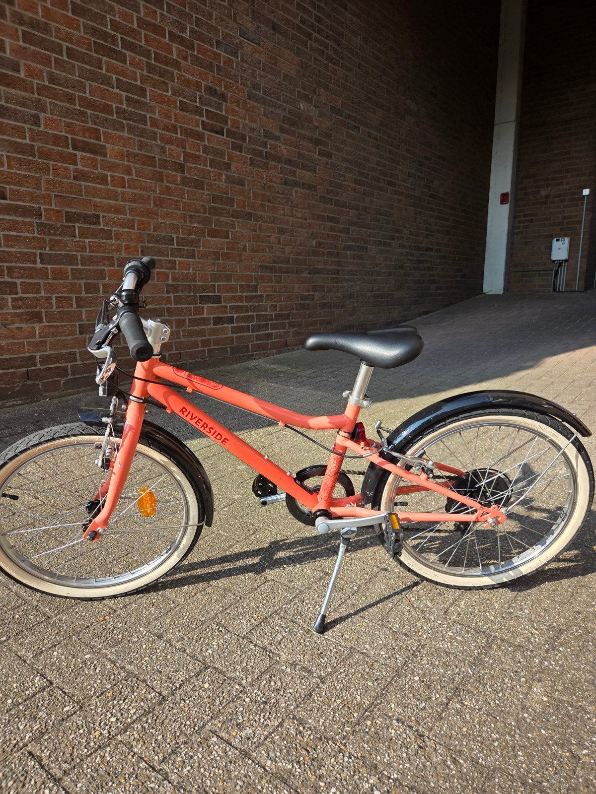 Riverside kinderfiets, 16 inch, oranje, Fietsen en Brommers, Ophalen, 20 inch of meer, Gebruikt, Velgrem