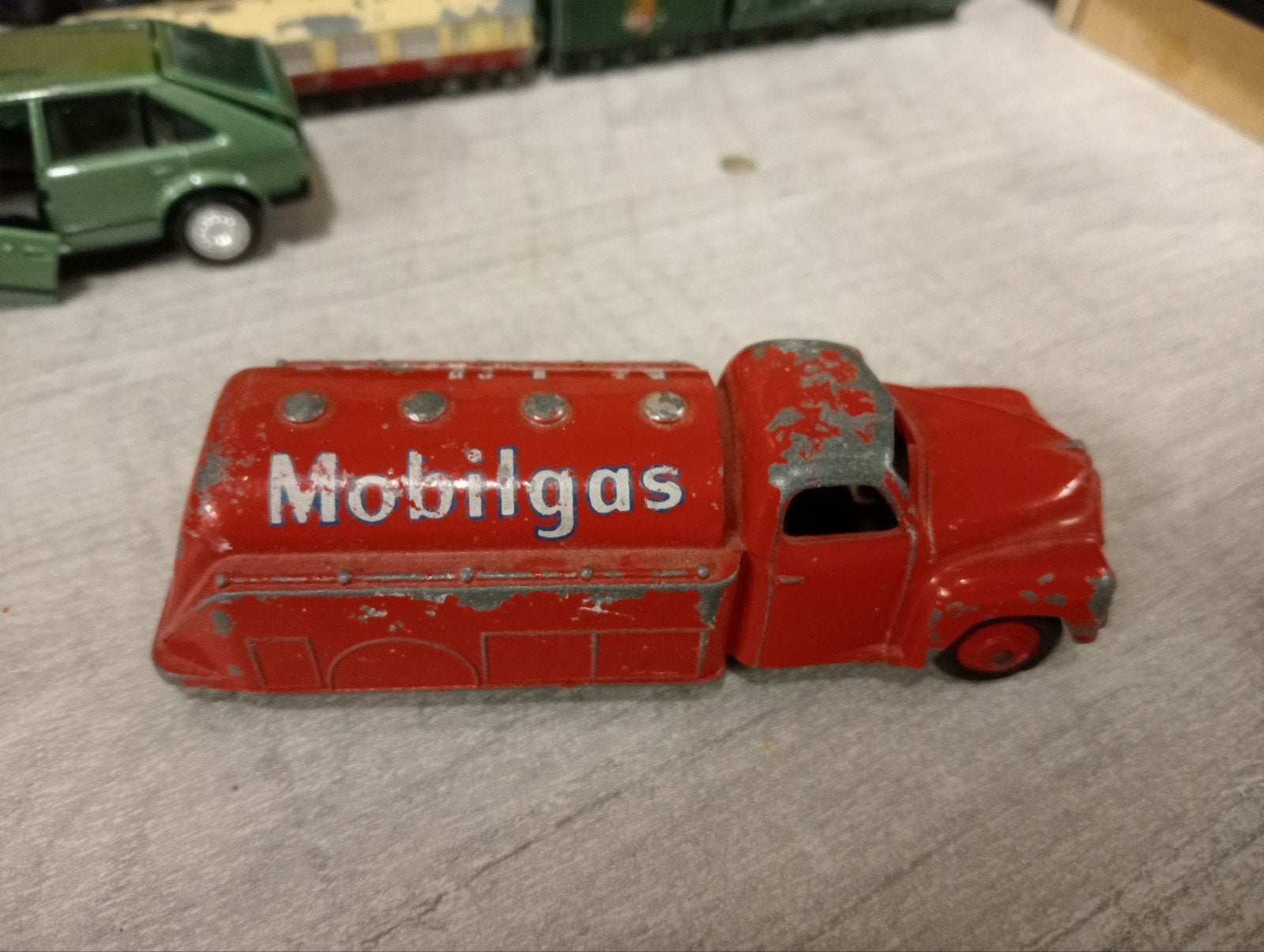 Dinky toys 440 studebaker Petrol tanker mobilgas, Ophalen of Verzenden