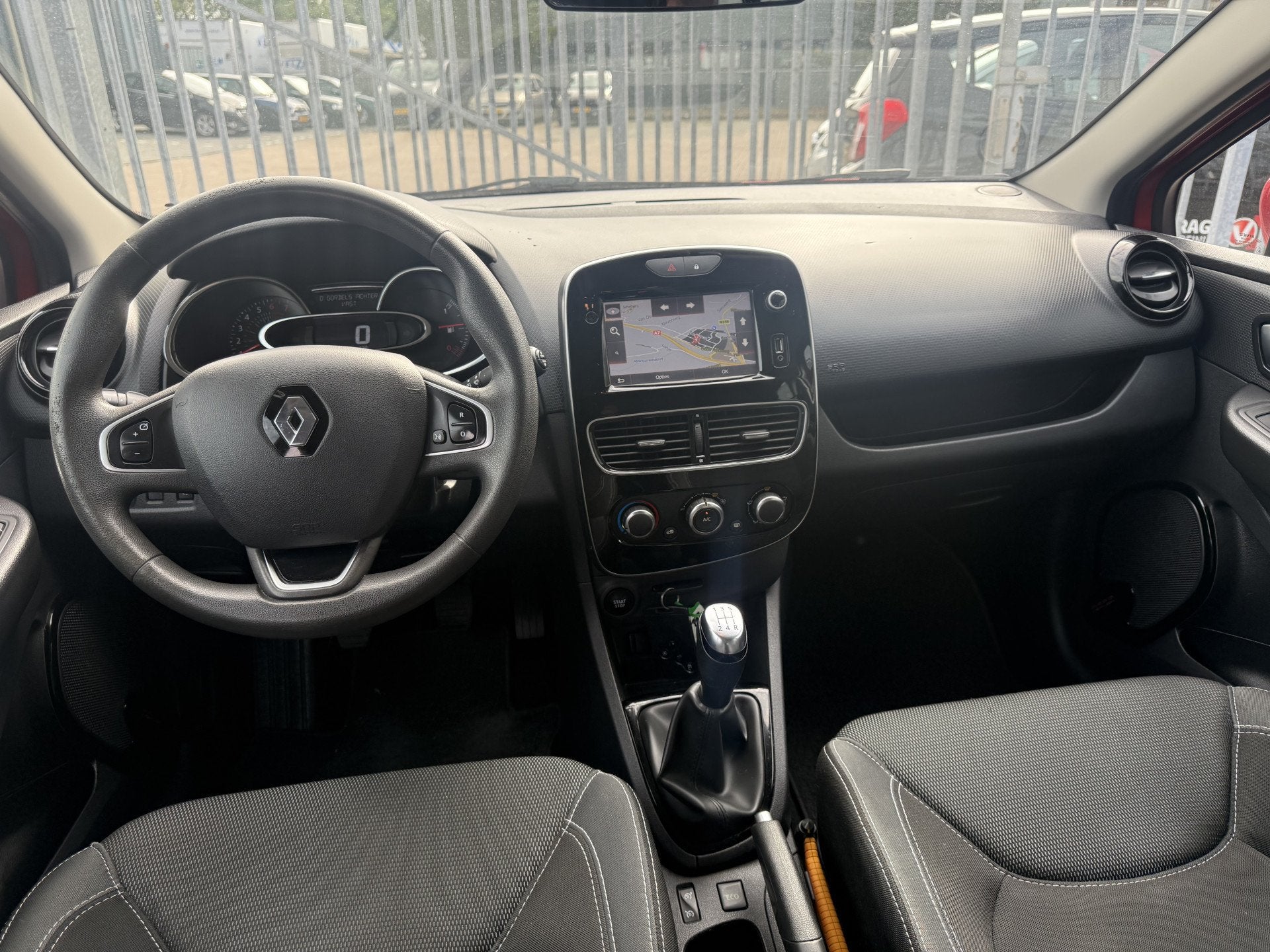 Renault Clio Estate 0.9 Energy TCe Limited Navigatie, Parkee, 898 cc, Gebruikt, Zwart, Met garantie (alle)